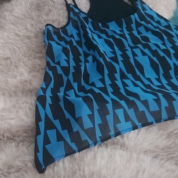 Geometric Pattern Tank Top - Picture 3 of 9